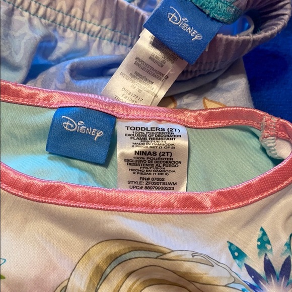 Disney Store Frozen Pajamas - Picture 6 of 7